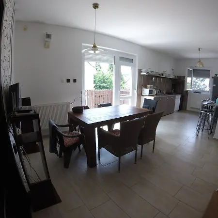 Dozsahaz Guest house *