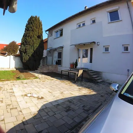 Dozsahaz Guest house *